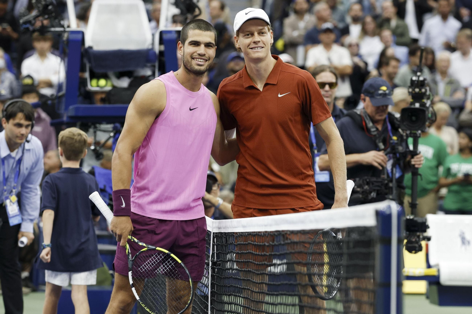 Alcaraz y Sinner durante la final del US Open 2025.
