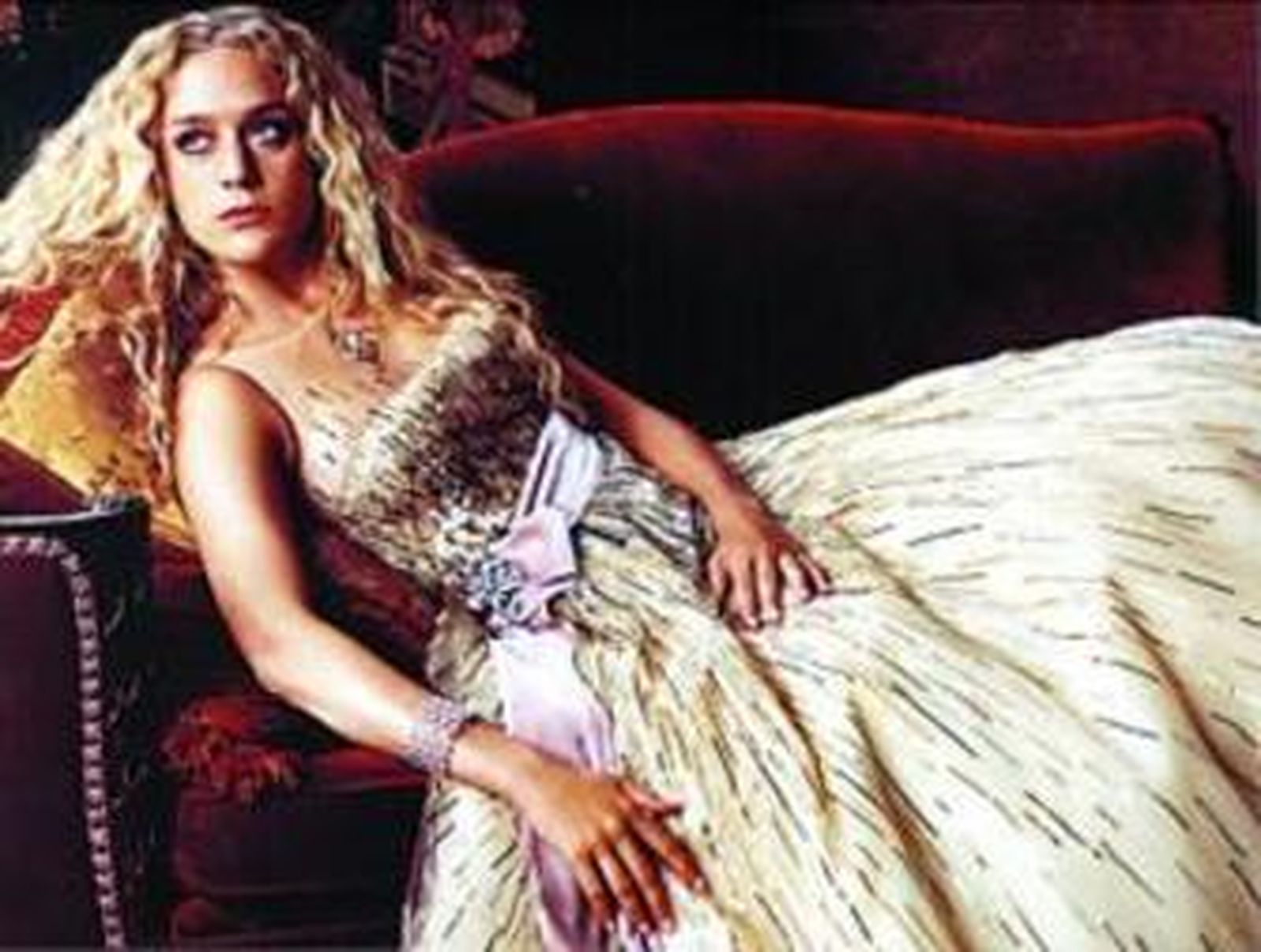 Dita Von Teese inspirará una línea de WonderbraSevigny, en la portada de marzo de 'Elle'