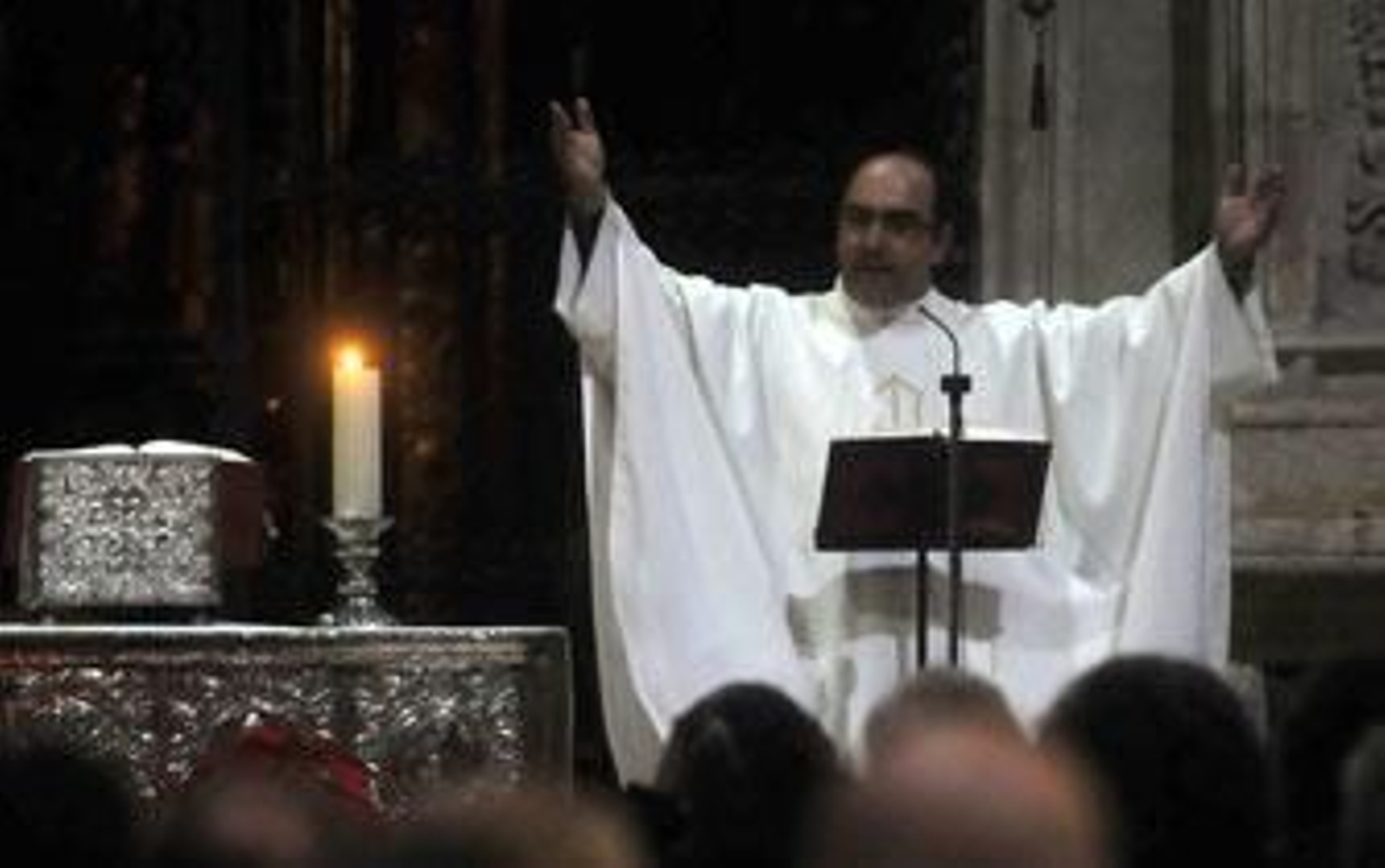 Una multitudinaria despedida para el padre Alexis en Santo Domingo