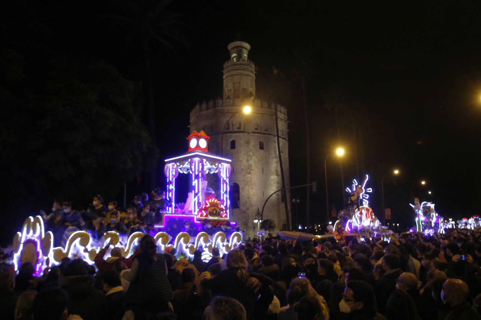 Imágenes de la cabalgata por el Paseo de Colón