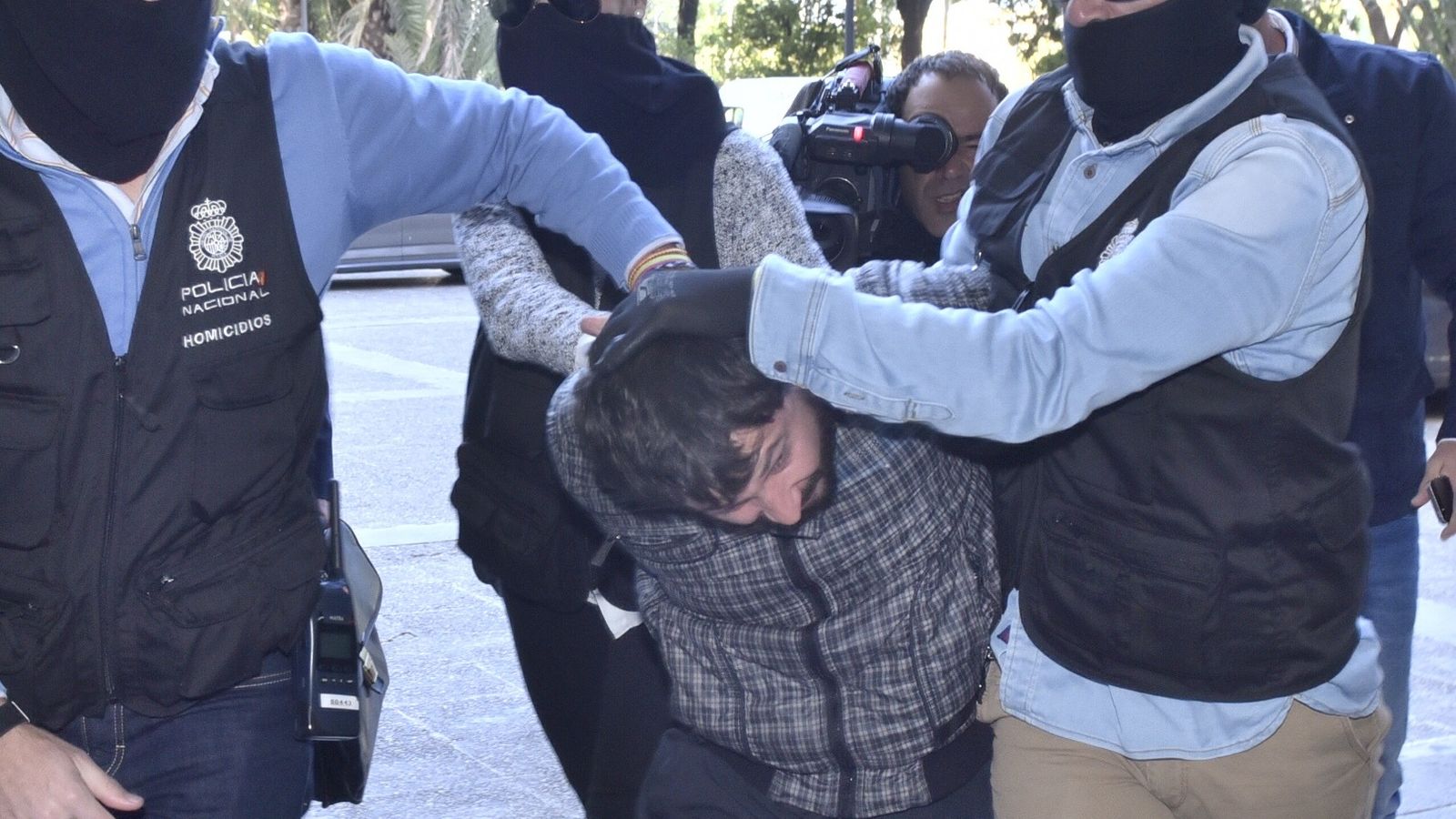 Fernández Delgado llega a los juzgados.