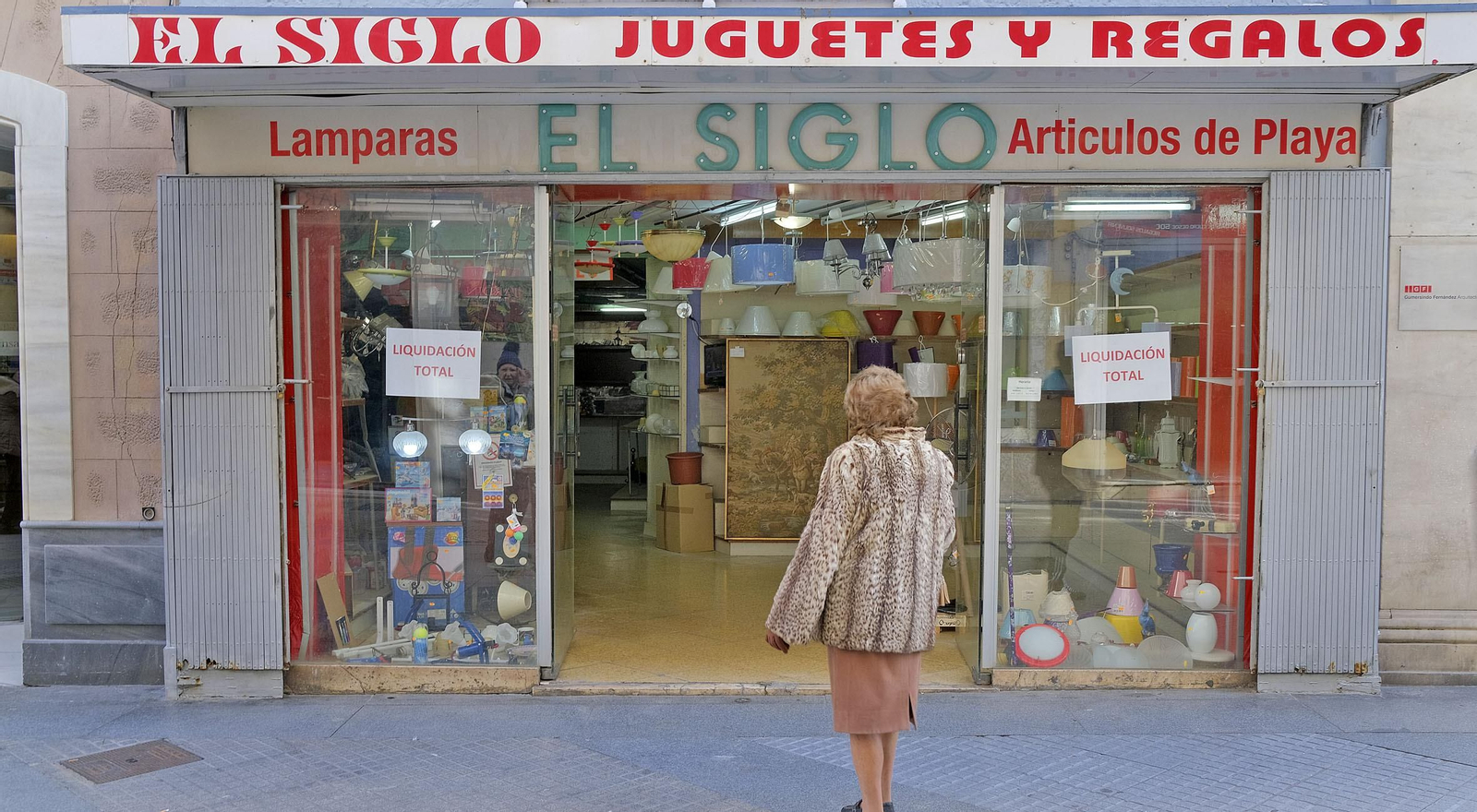 86 años después de su apertura y de 50 en manos de la misma familia, El Siglo ha cerrado definitivamente.