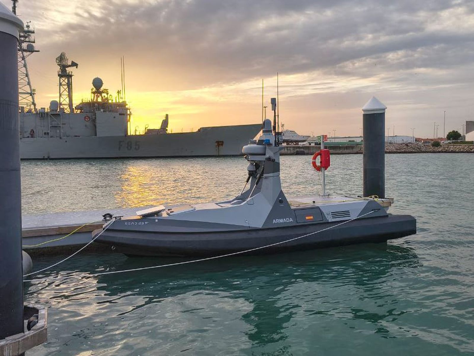 Así es el dron marítimo de la Armada que patrullará las aguas del estrecho de Gibraltar