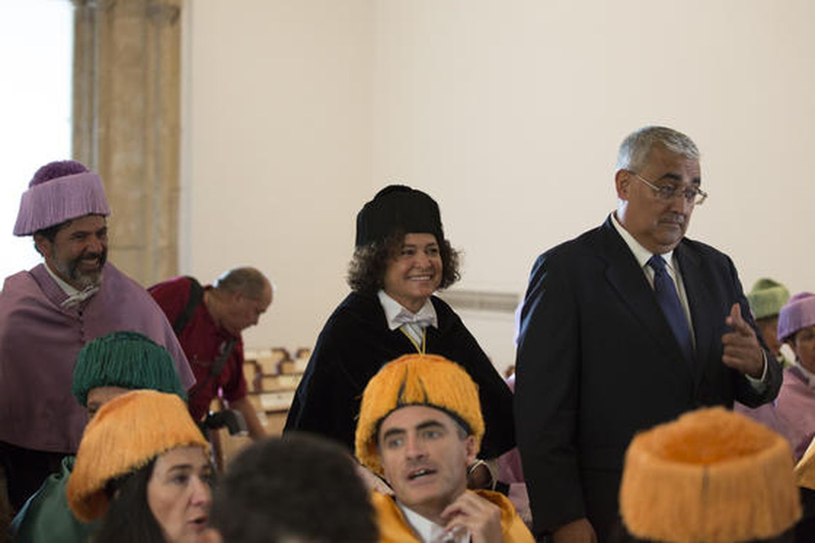 La rectora, Pilar Aranda, precedida por Antonio Ramírez de Arellano, consejero de Economía y Conocimiento a la entrada.

Foto: Universidad de Granada