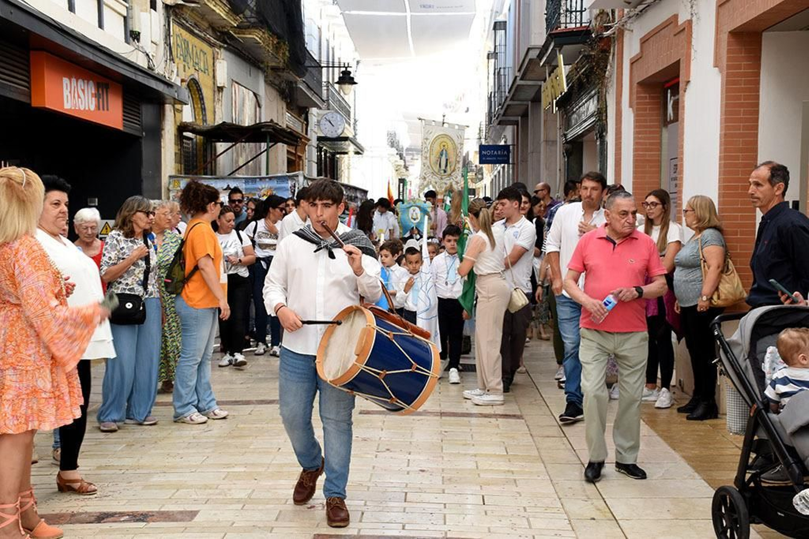 Imágenes de la procesión de la Virgen Milagrosa del colegio San Vicente de Paúl