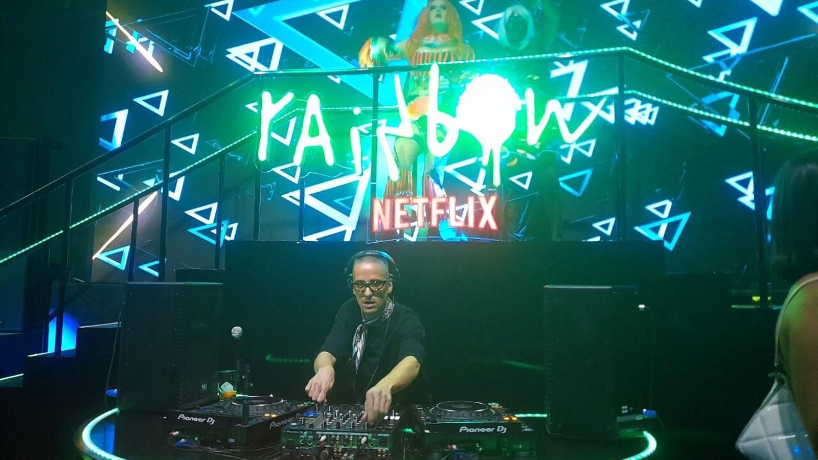 El dj de la fiesta de 'Rainbow'