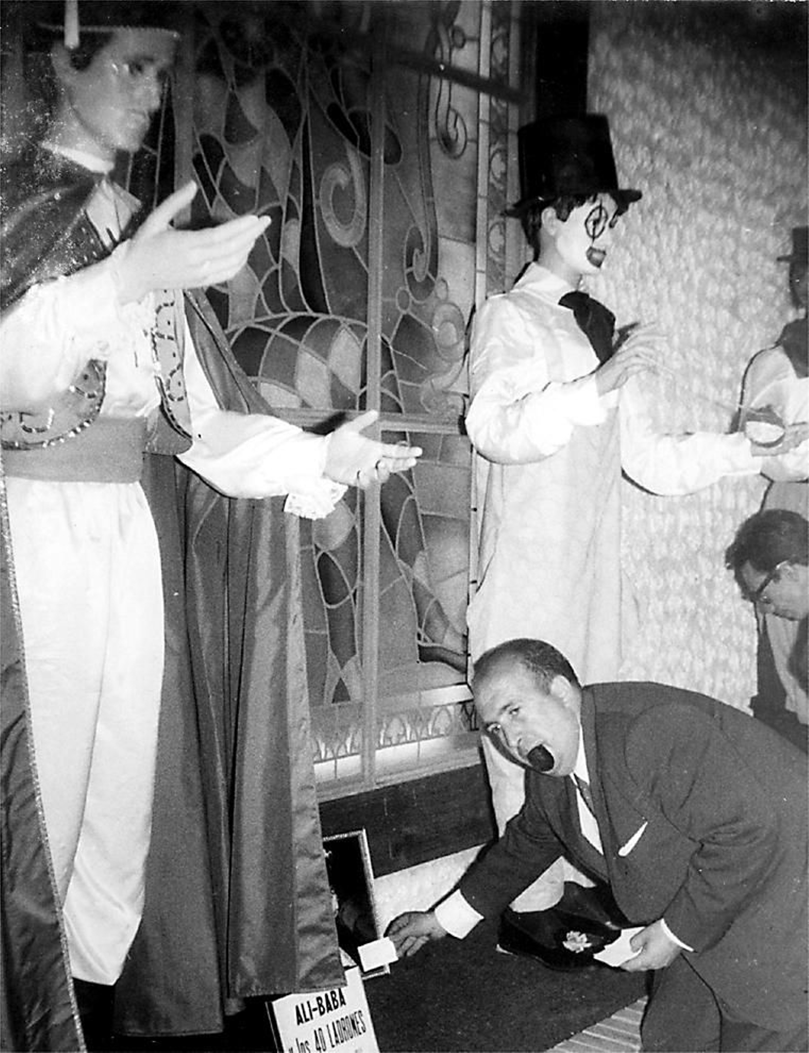 Dos tipos de Carnaval expuestos en el Museo del Comparsista, en 1969.