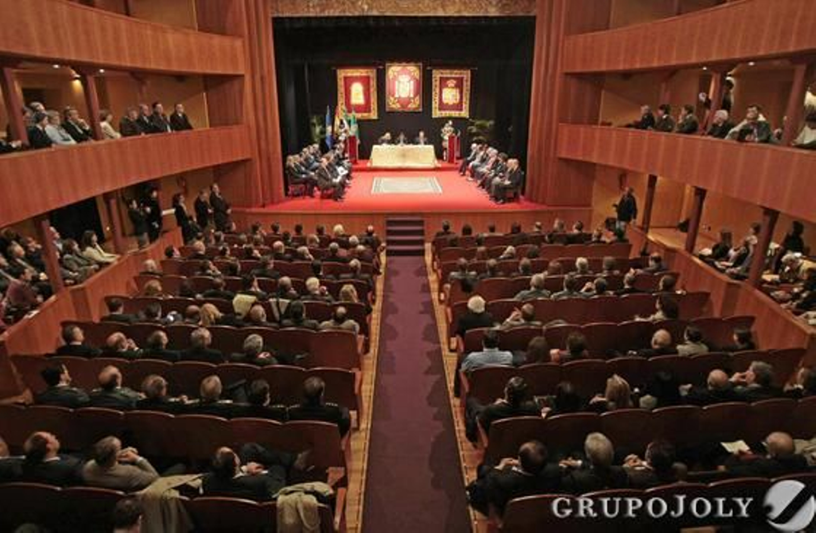 Vista general del real Teatro de las Cortes de San Fernando, donde la Diputación volvió a celebrar el Día de la Provincia tres años después.

Foto: Fito Carreto
