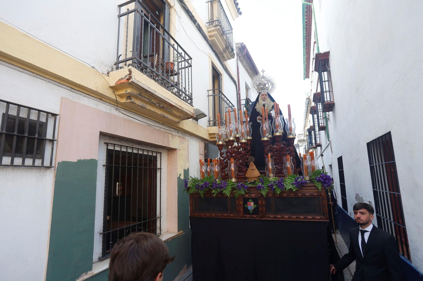 La procesión de la Universitaria en este Martes Santo de Córdoba, en imágenes