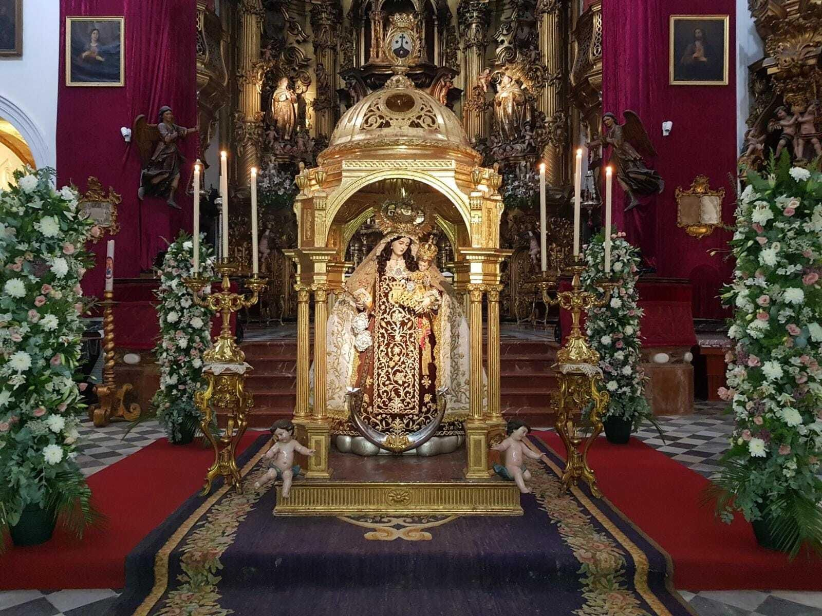 La Virgen del Carmen, en su templete durante la veneración de este año.