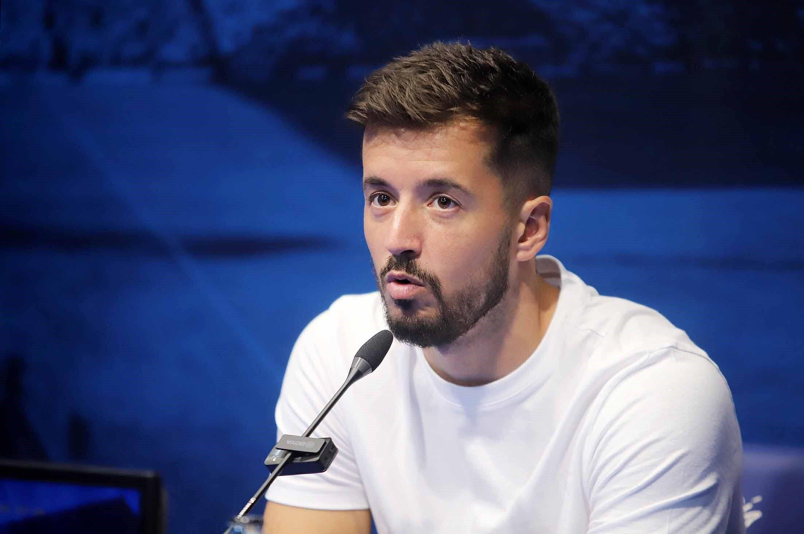 Dani Pillos en una rueda de prensa con el Recre.