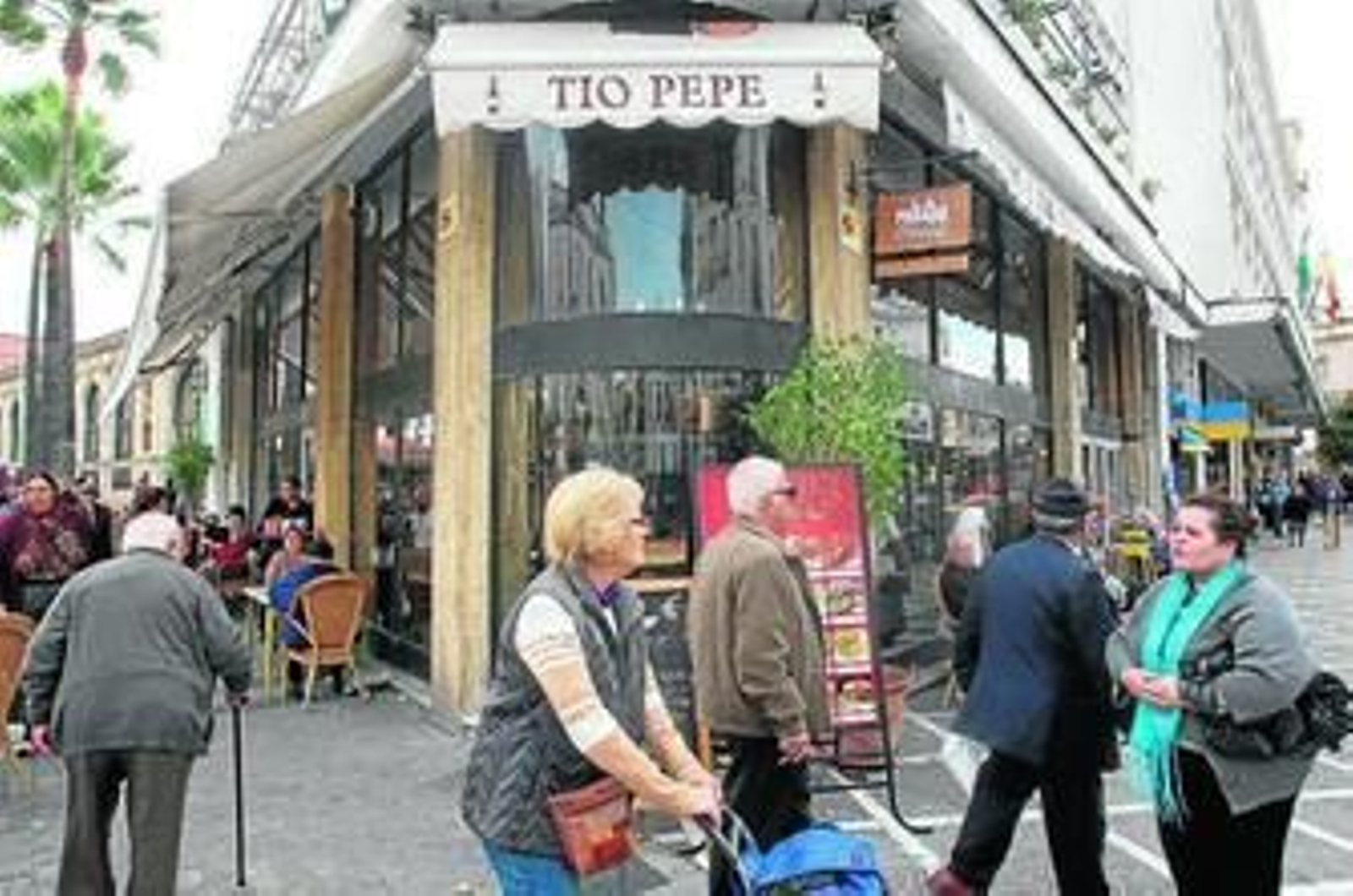 Vista clásica de la cafetería 'La Vega', regentada desde octubre por socios orientales.