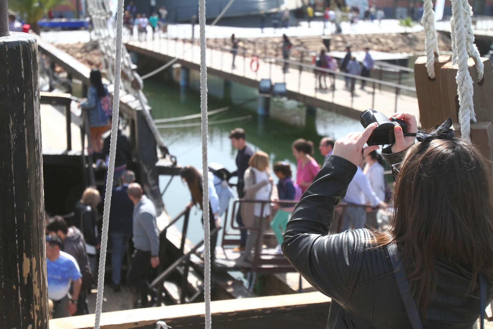 Imágenes del día de puertas abiertas en el muelle de las Carabelas