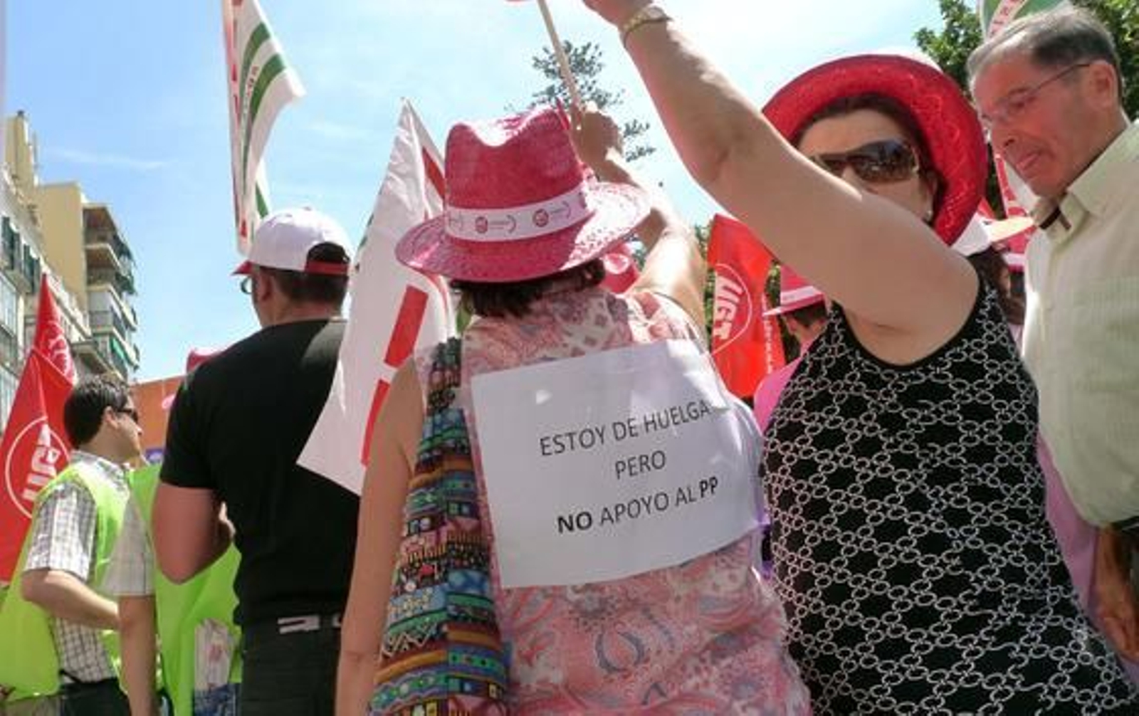 Huelga de funcionarios celebrada en Málaga contra el reajuste salarial impuesto por el Gobierno.


Foto: J.A.N.