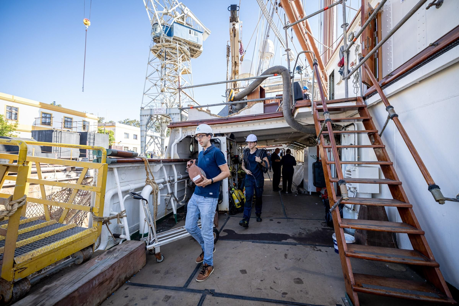 Armada: Las imágenes del 'Juan Sebastián de Elcano' de obras en Navantia San Fernando