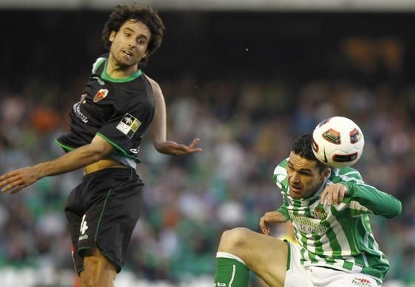 El Betis pierde en casa, con el Elche (1-4), su cuarto partido seguido. / Antonio Pizarro