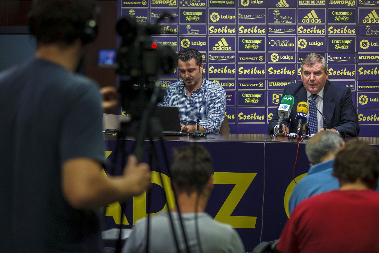 Manuel Vizcaíno, presidente del Cádiz, durante una rueda de prensa.