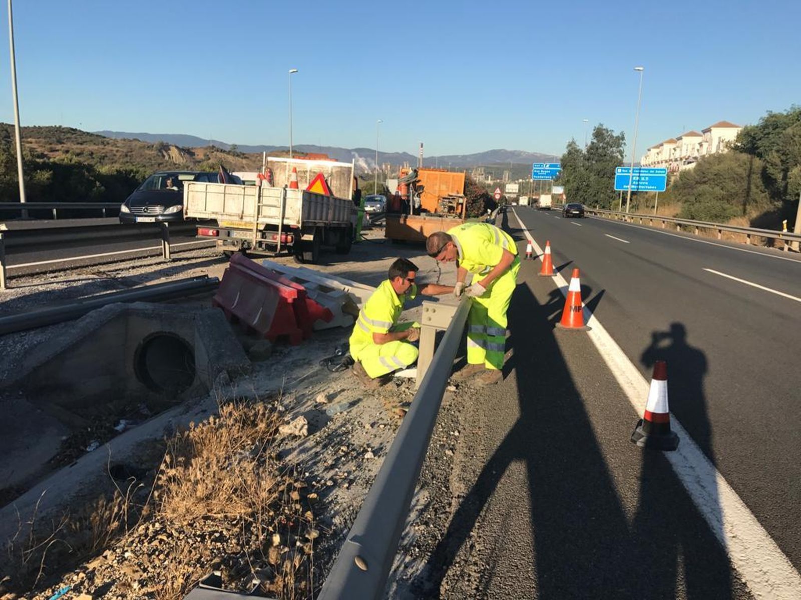 Reparación de una protección en la A-7 a la altura de San Roque