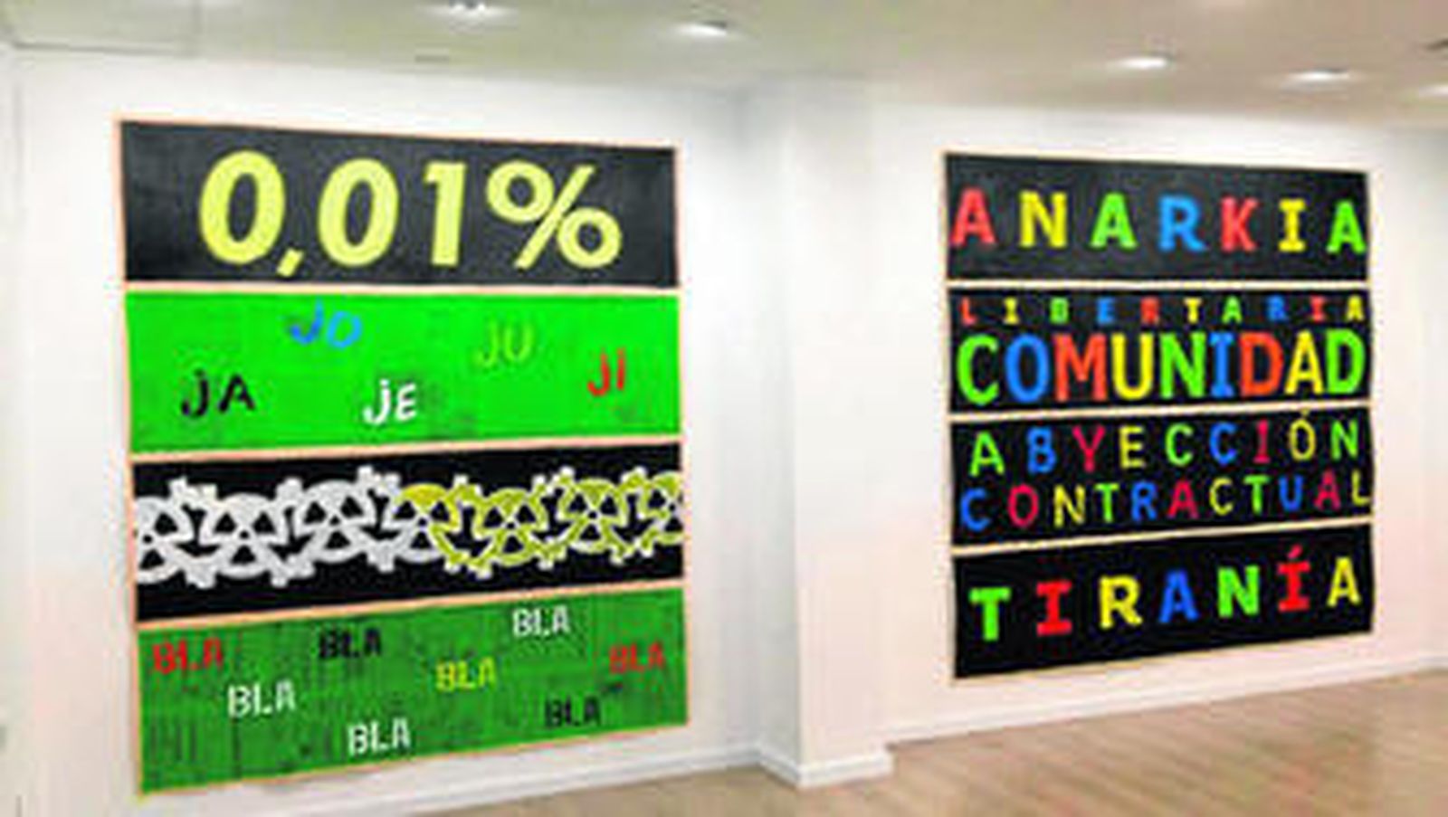 Interior de La Empírica, ayer, con los cuadros de Quejido.