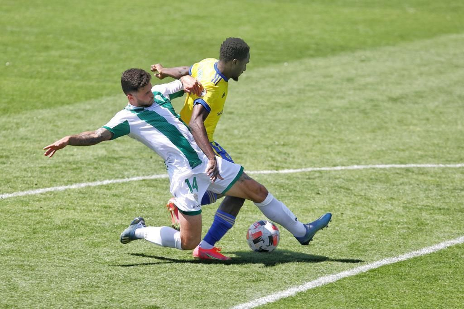 Las imágenes de la derrota del Córdoba CF ante el Cádiz B
