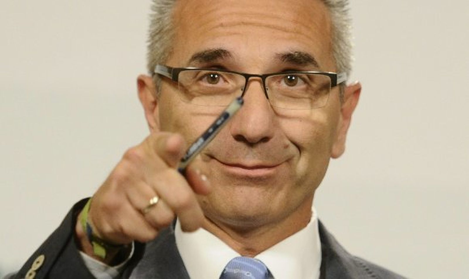 La Junta descarta devolver en 2015 los recortes del sueldo de los empleados públicos