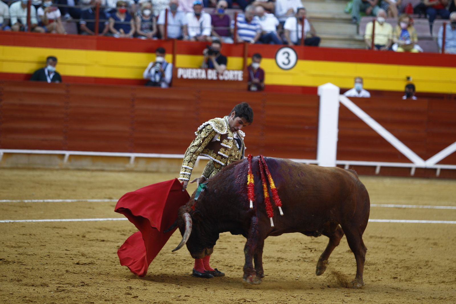 Fotogalería corrida de toros. Cayetano Rivera, Paco Ureña y Roca Rey. Roquetas de Mar.