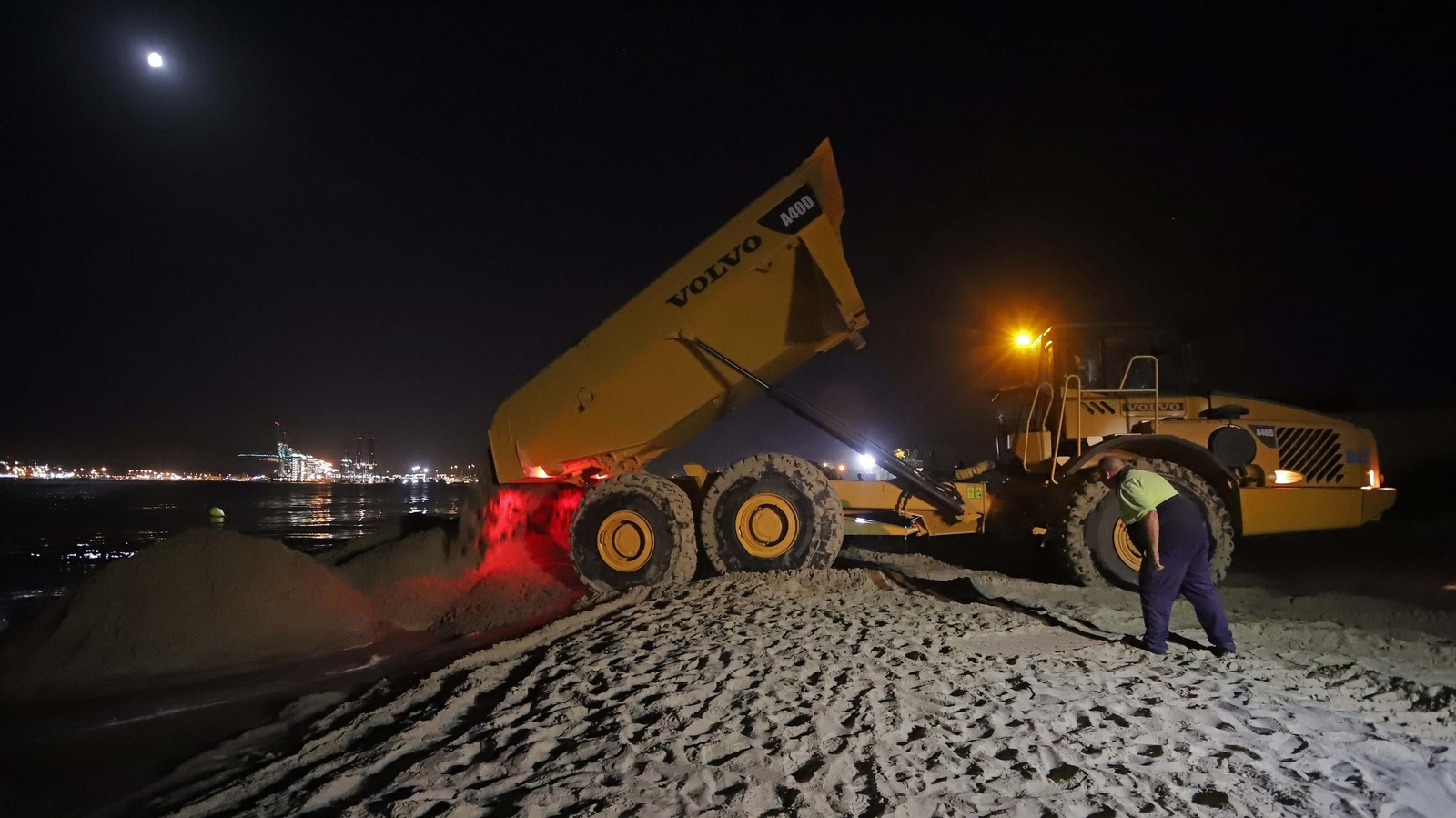 Fotos del trasvase de arena en El Rinconcillo