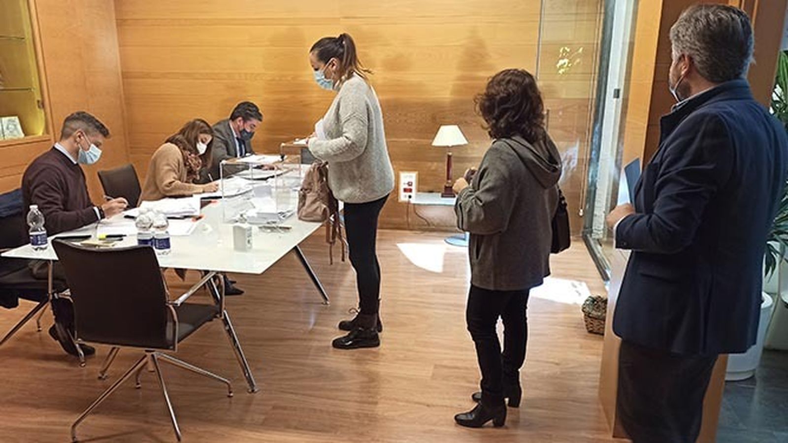 Elecciones a diputado primero, este miércoles, en el Colegio de Abogados de Lucena.