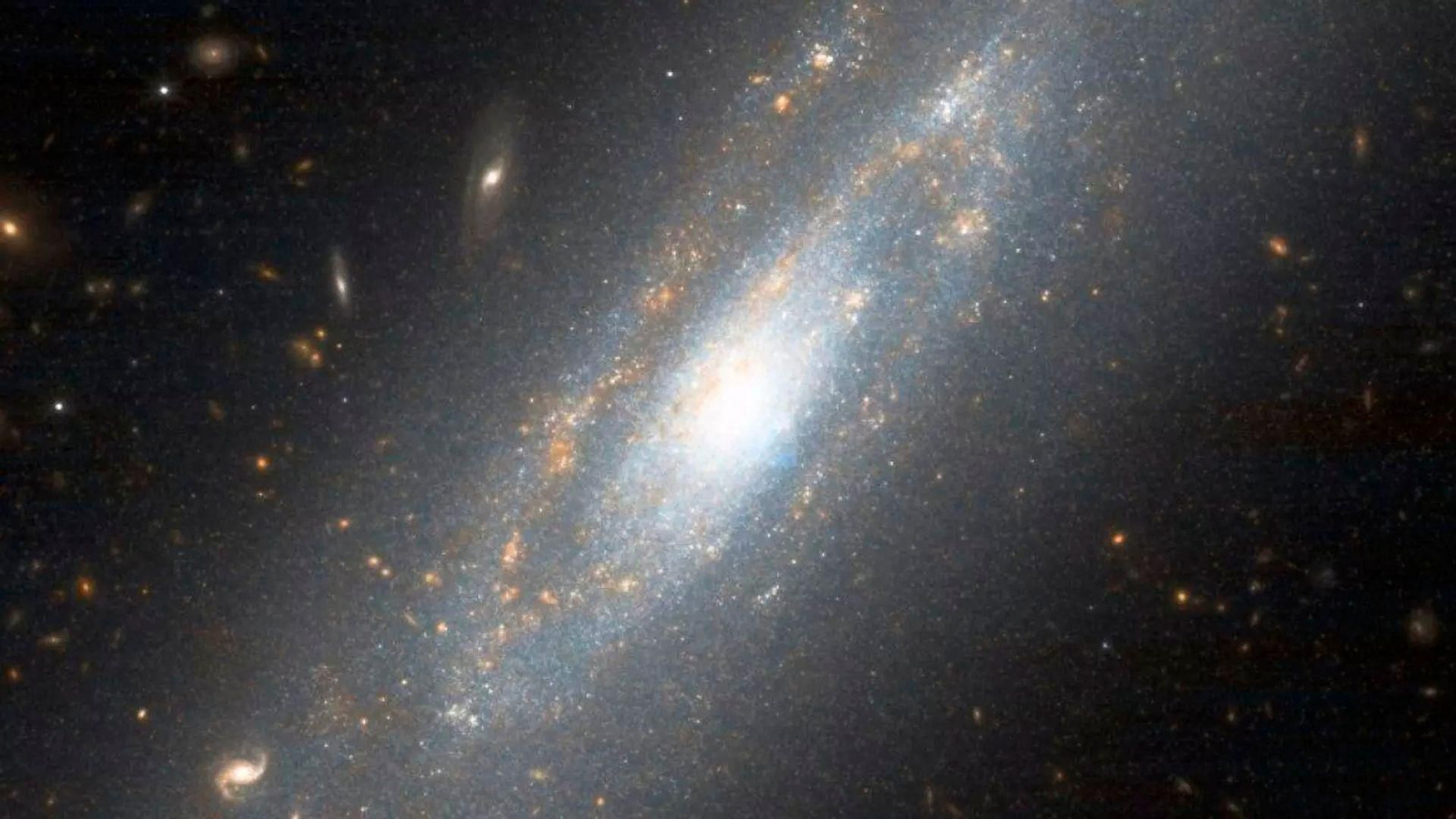 Galaxia NGC 3972, tomada por el James Webb