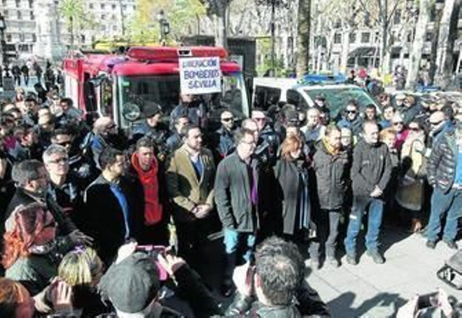 Concentración en la Plaza Nueva por la liberación de los cooperantes.