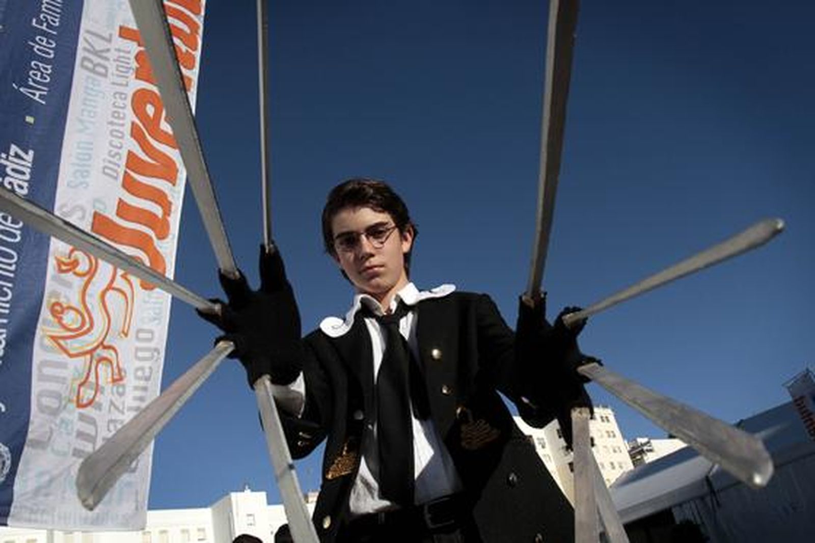 Cientos de jóvenes se acercan a la cultura japonesa en la inauguración del V Salón Manga de Cádiz. 

Foto: Lourdes de Vicente
