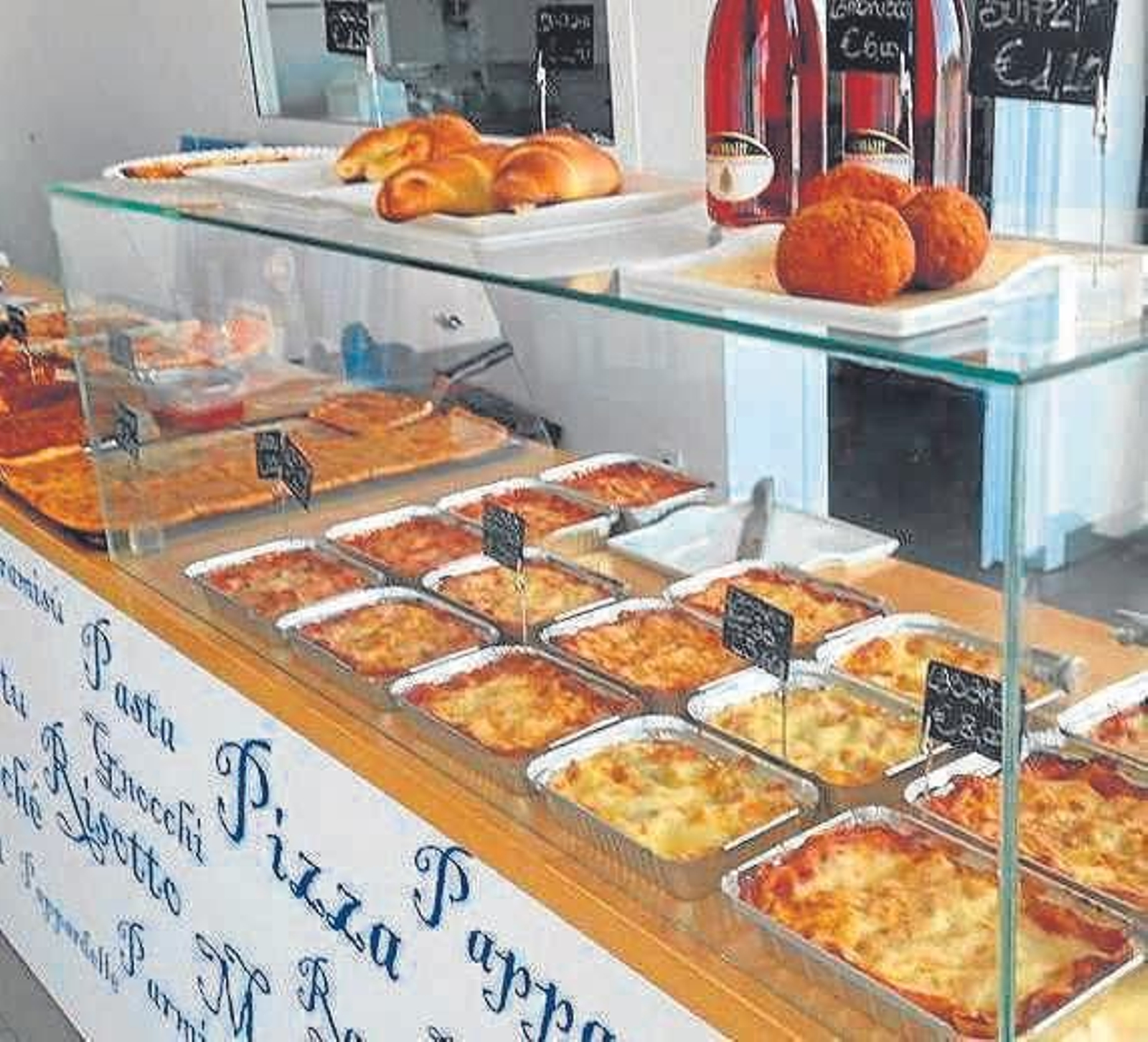 La amplia oferta de comida para llevar de La Rosticcería.