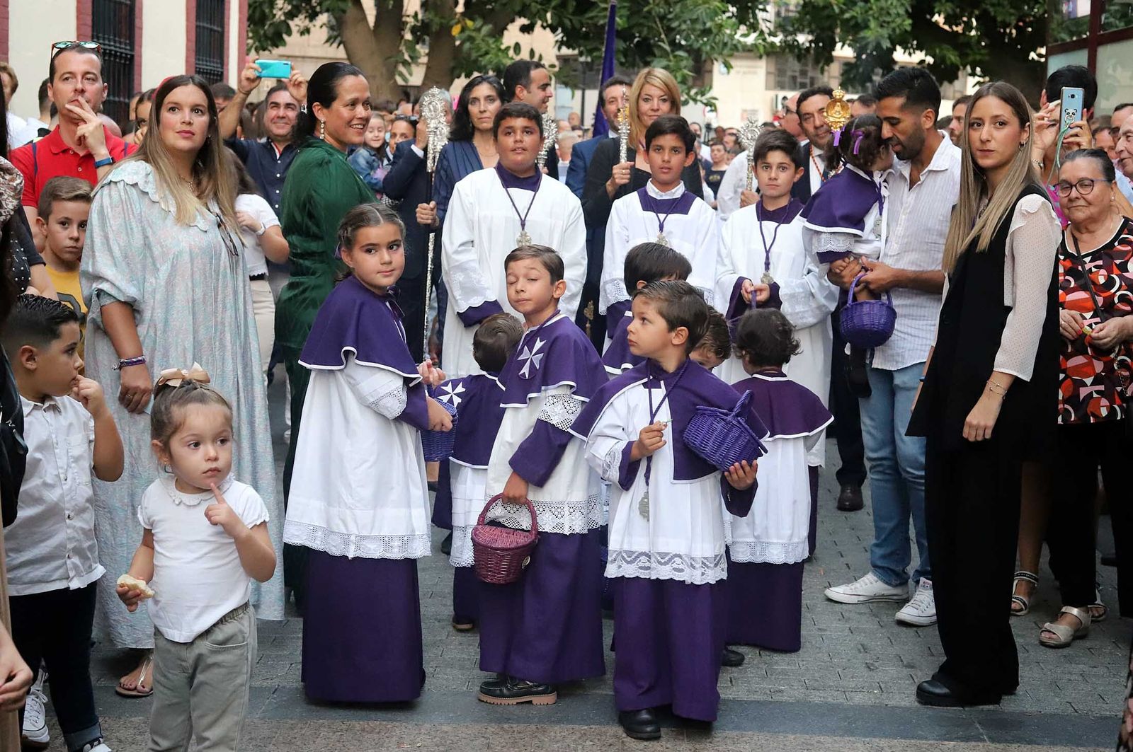 Imágenes de la procesión de la Virgen de la Amargura por las calles de Huelva