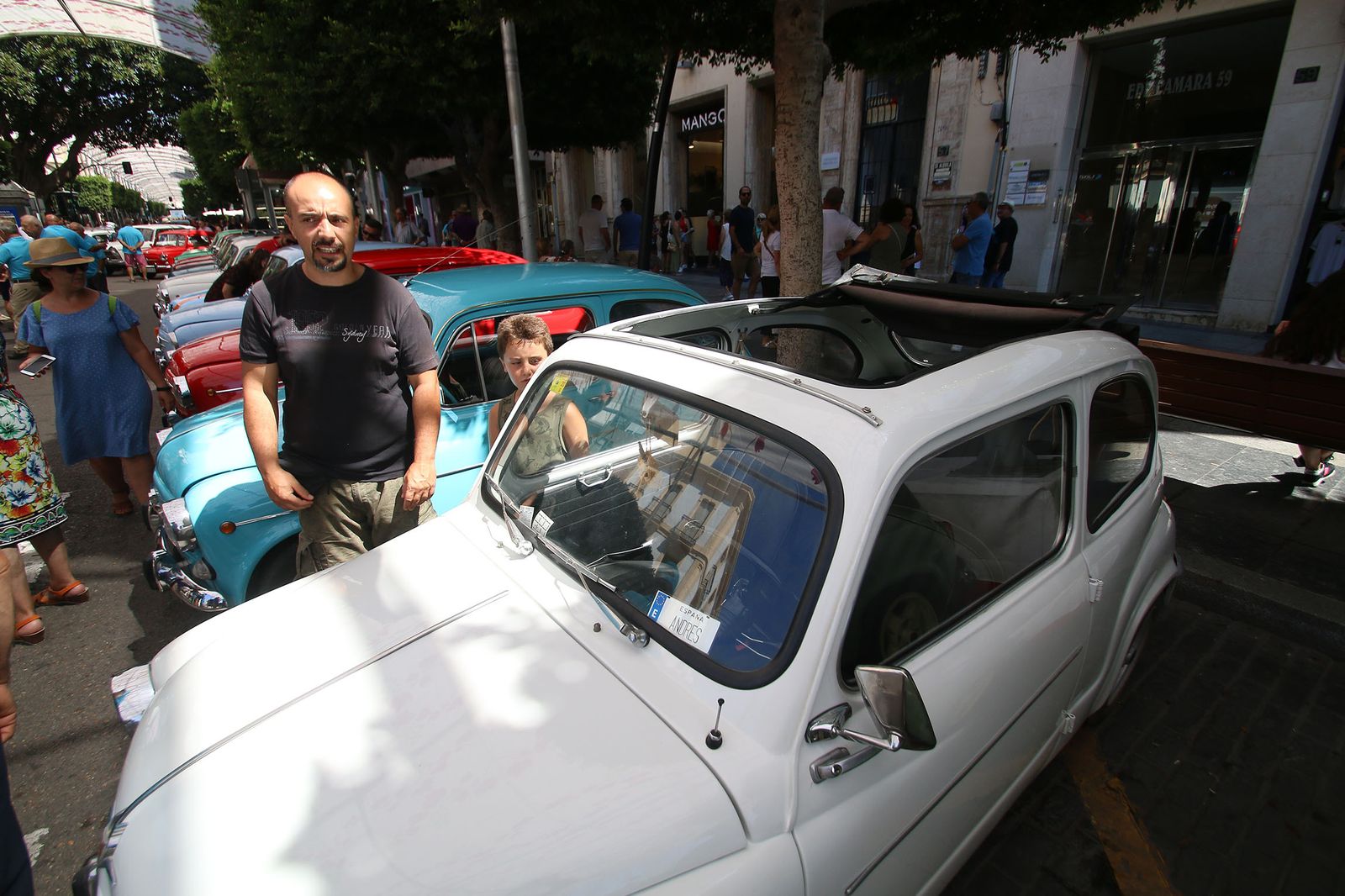 Fotogalería Exhibición Seat 600. Feria Almería 2019