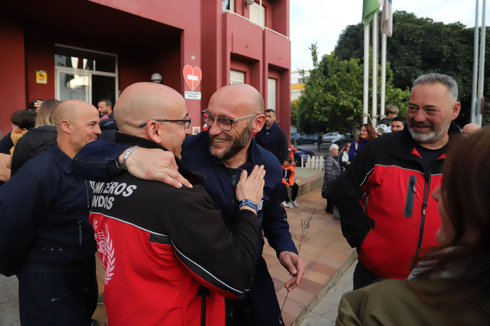 Imágenes del emotivo regreso de los Bomberos de Huelva tras sus labores de rescate en Turquía