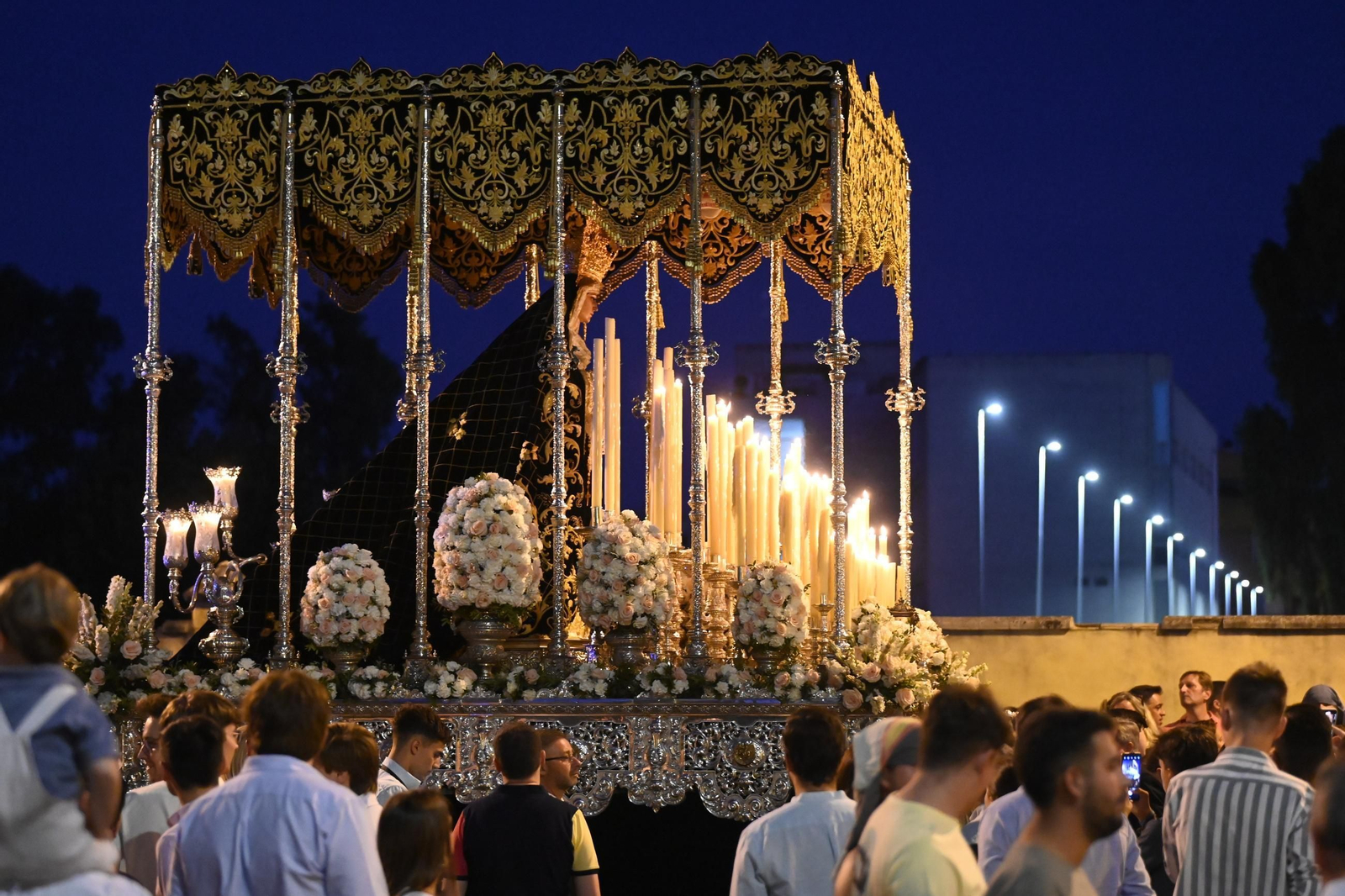 Las mejores fotos de la procesión extraordinaria de la Virgen de la Soledad de Córdoba