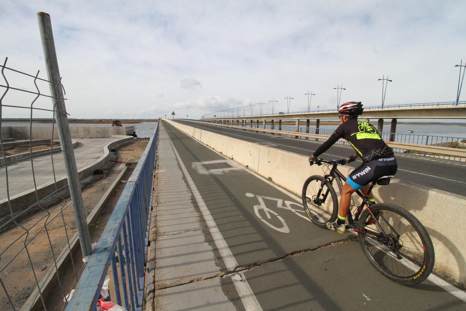 Imágenes del mal estado del puente Sifón.