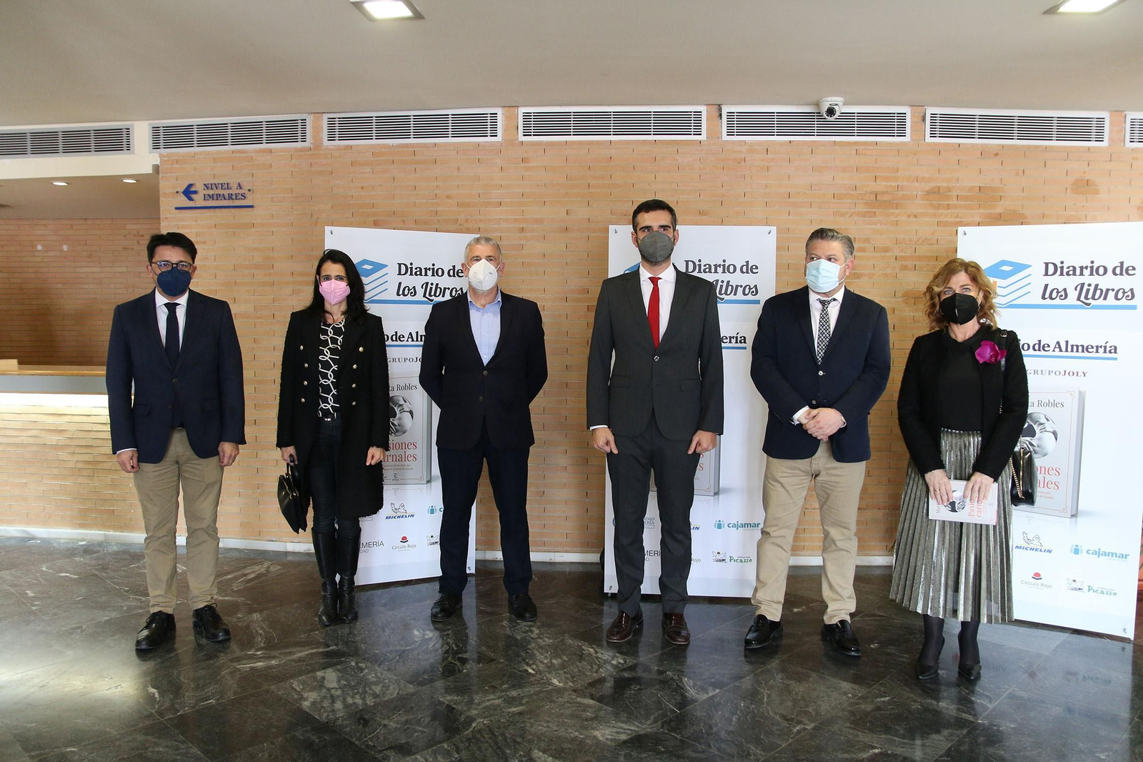 Fotogalería Diario de los Libros, con Marta Robles y su obra 'Pasiones carnales'