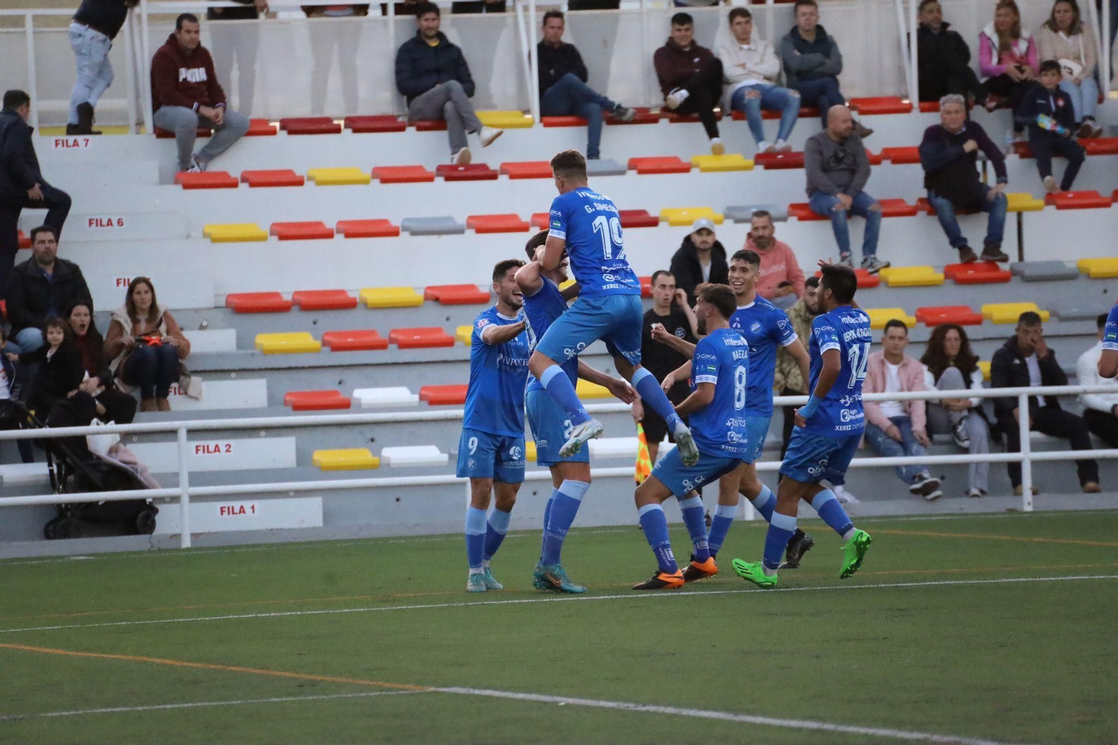 Los azulinos celebran el segundo gol del partido. Los azulinos celebran el segundo gol del partido.