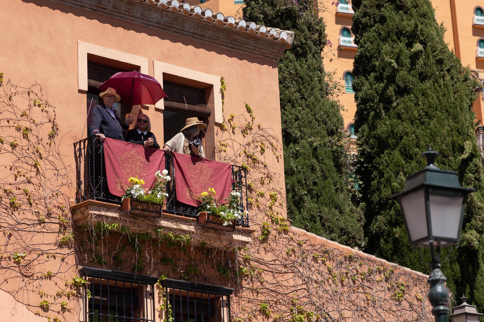 Las imágenes de un Viernes Santo en el Campo del Príncipe