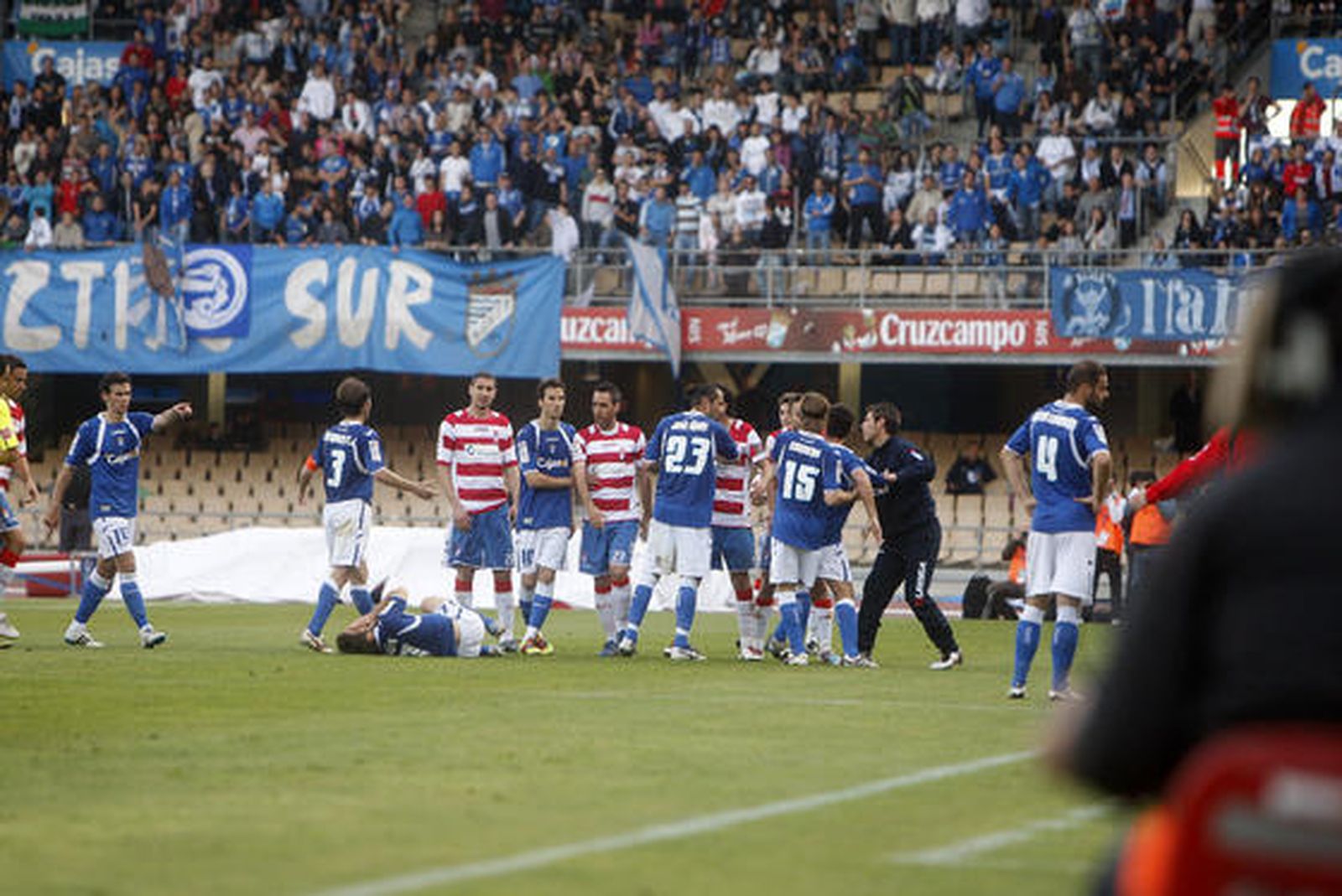 Azulinos y rojiblancos disputaron un encuentro muy igualado que, a dos minutos del final, se tradujo en un justo empate. 

Foto: Juan Carlos Toro