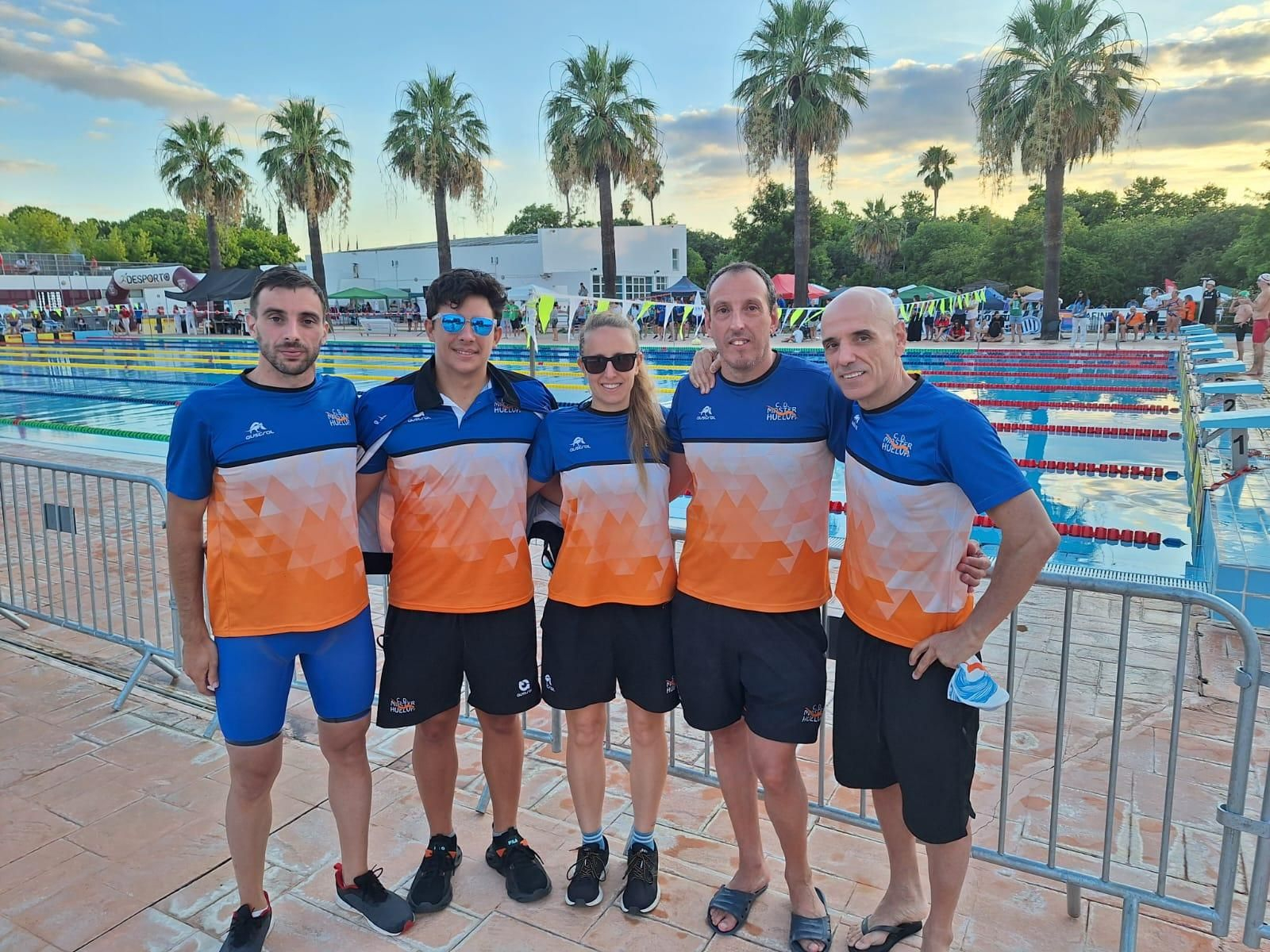 Integrantes del Club Deportivo Máster Huelva en Portugal.