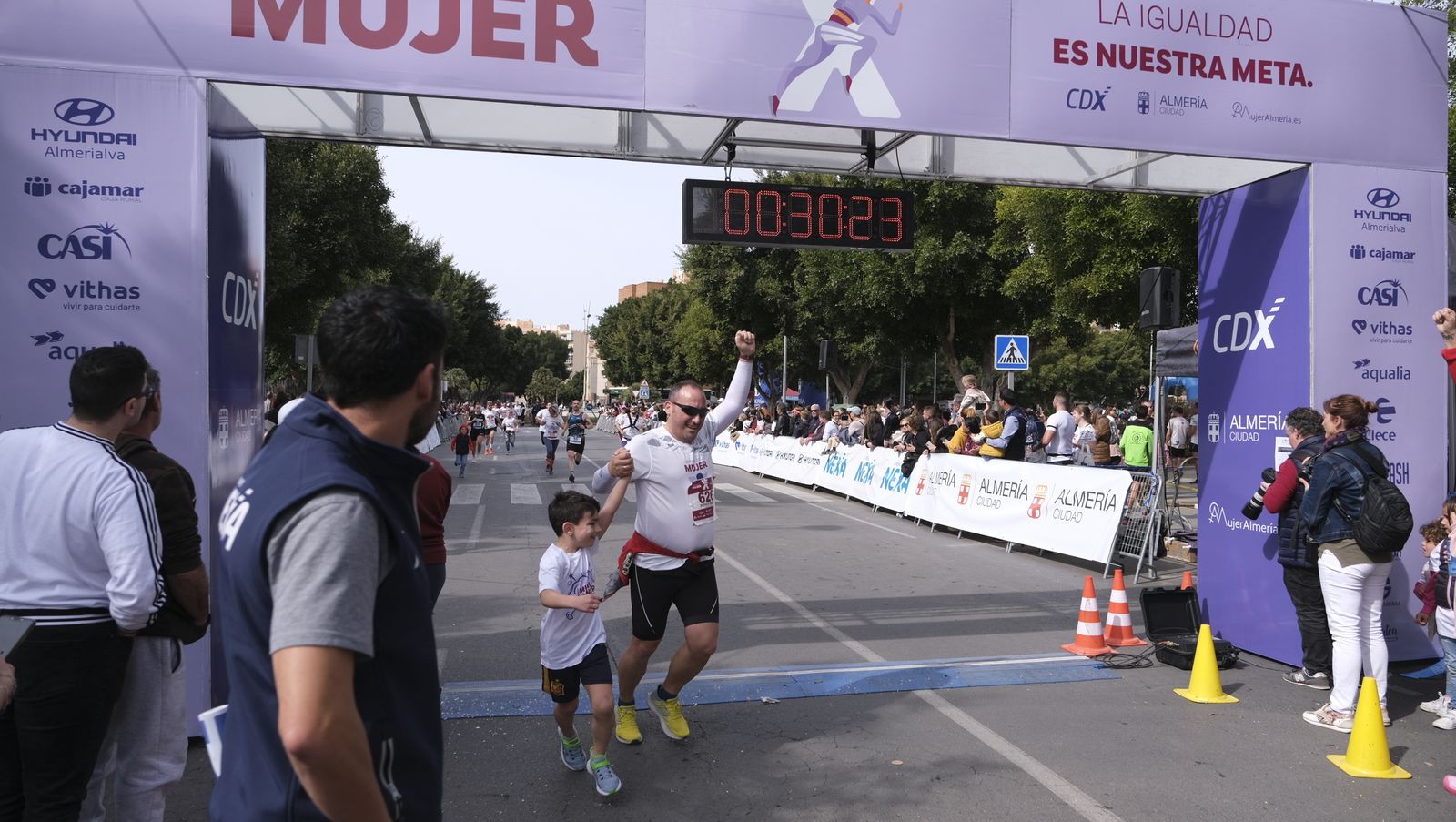 Imágenes de la Carrera de la Mujer 2023 en Almería