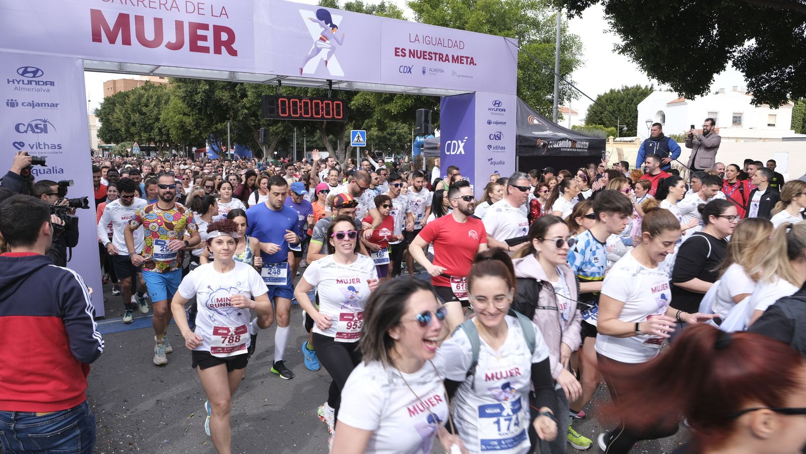 Imágenes de la Carrera de la Mujer 2023 en Almería