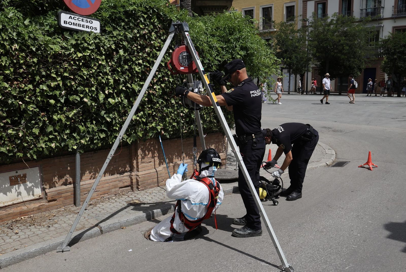 Policía Nacional hace inspecciones del subsuelo y con los perros para la ONU