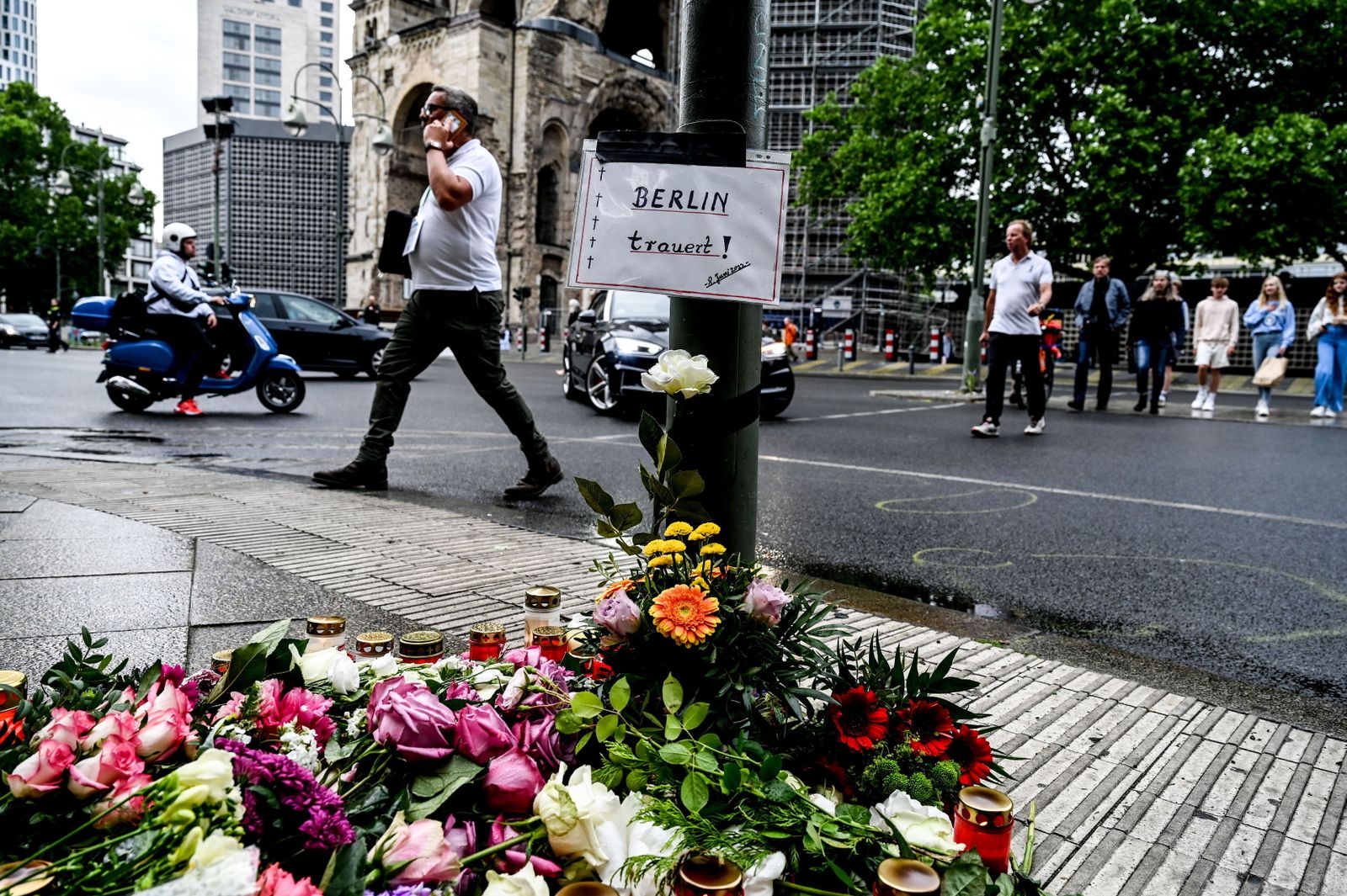 Flores en el lugar del atropello en Berlín