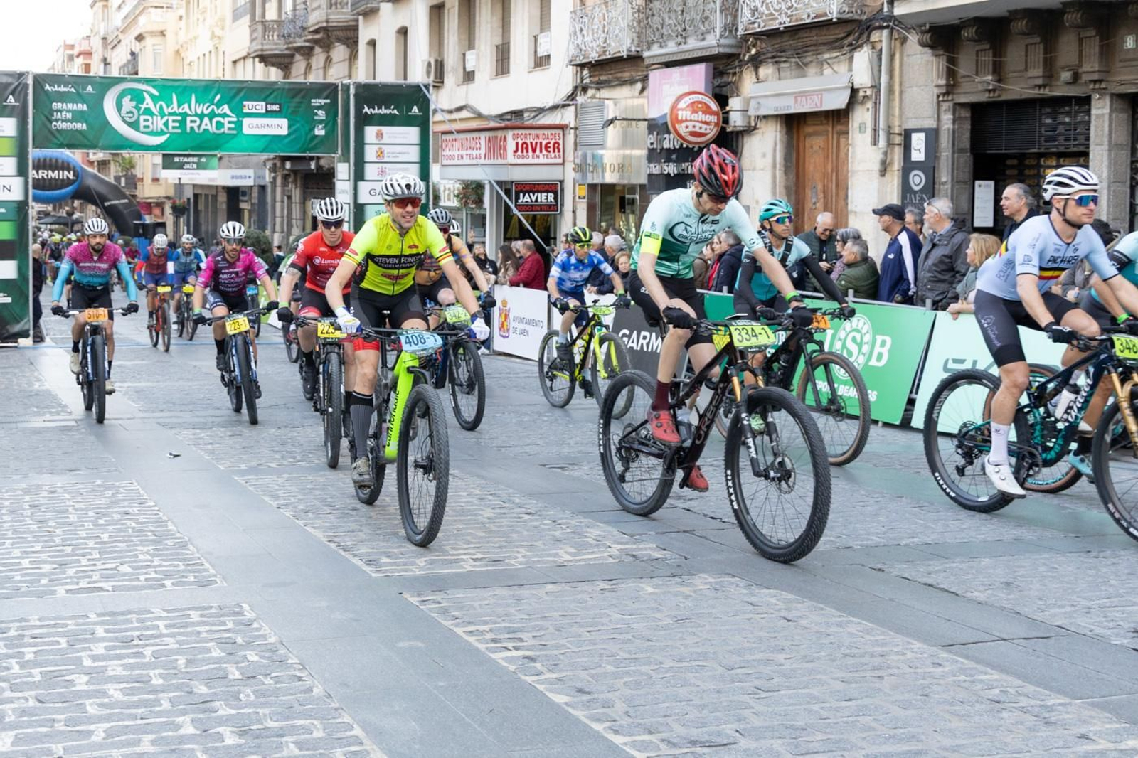 En imágenes: la Andalucía Bike Race dice adiós a Jaén con una etapa marcada por Jabalcuz