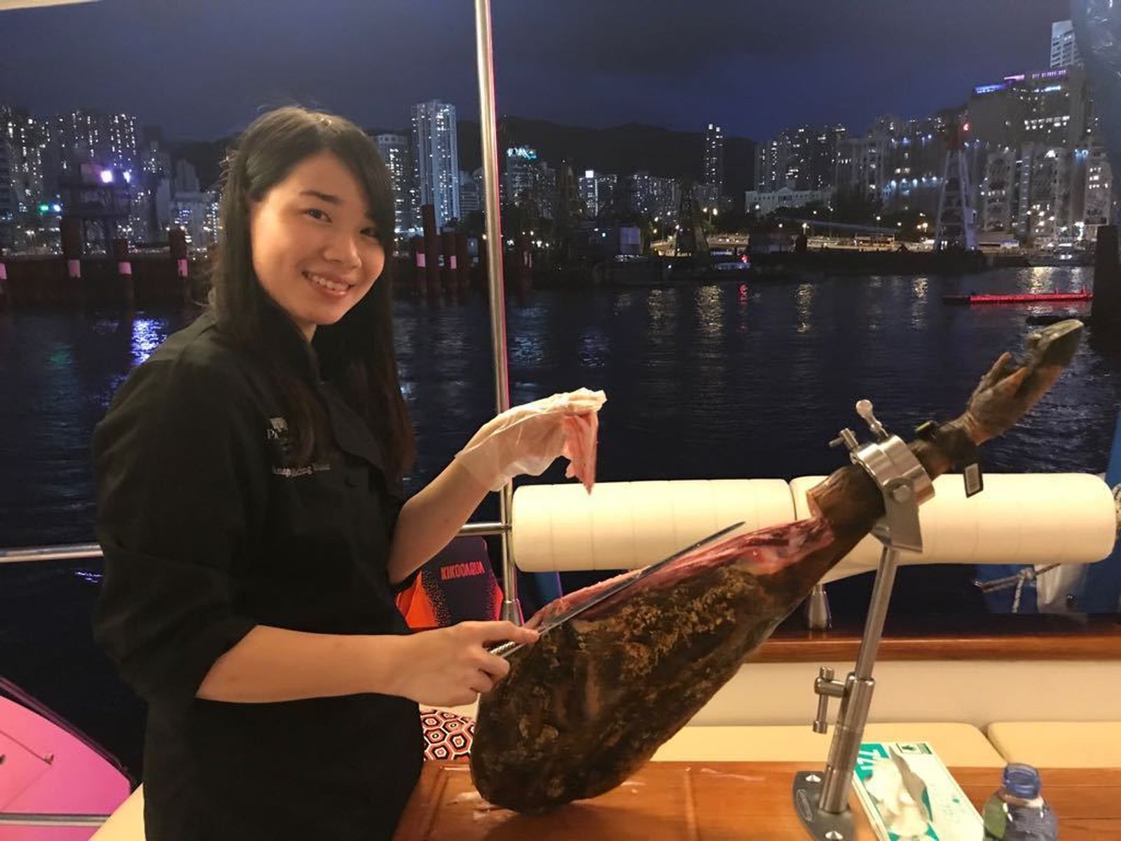 Una cortadora de jamón en tierras de Hong Kong.