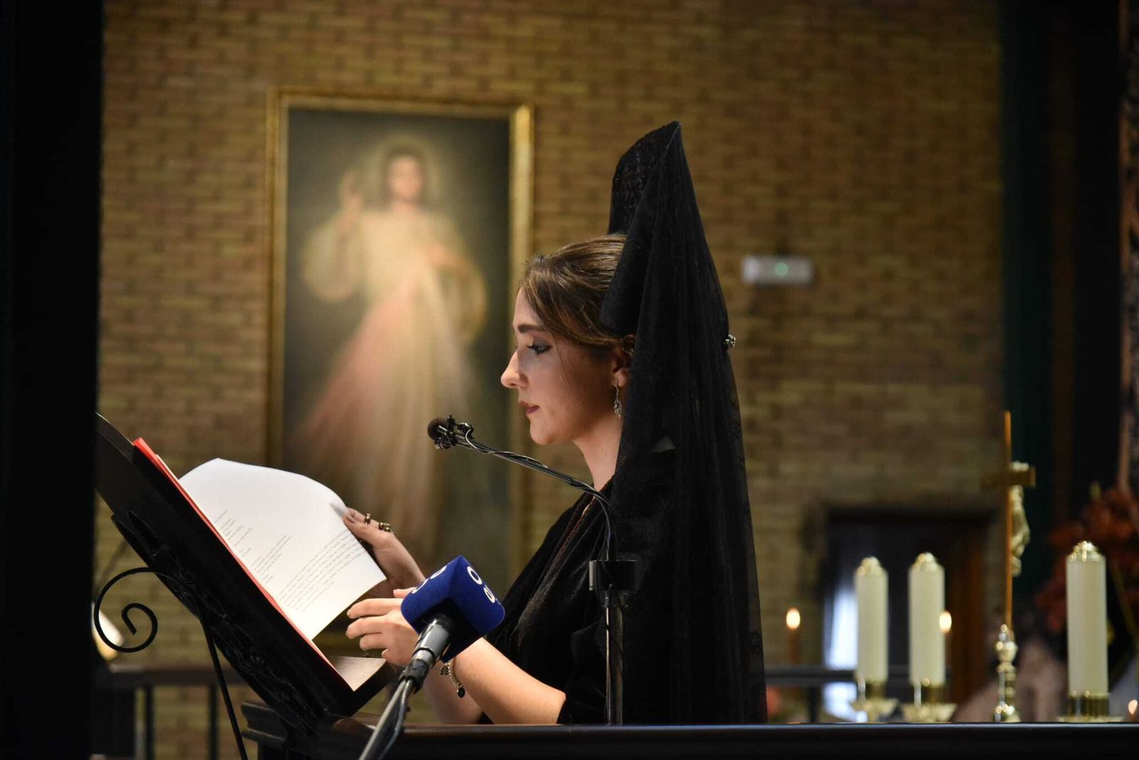 Noelia Pérez, durante el pregón en la iglesia de San Antonio.