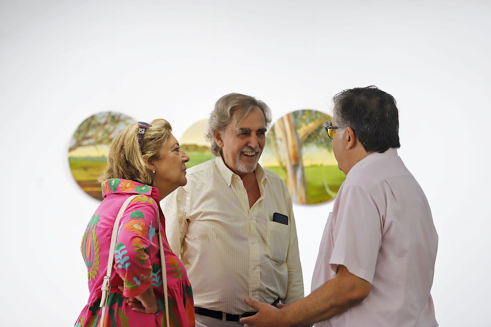 Imágenes de la inauguración de la exposición 'Pasajes y Paisajes de Doñana' de Juan VIlla